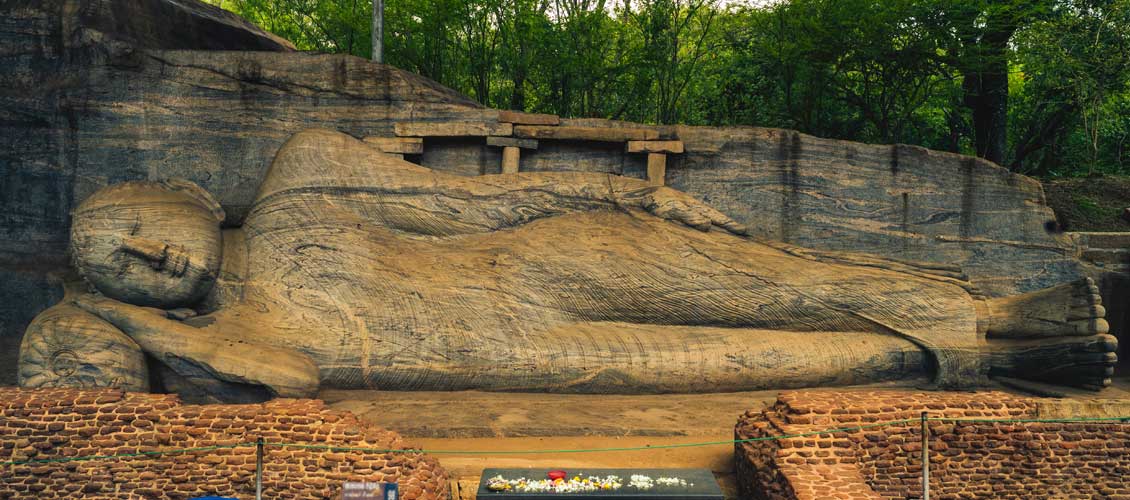 reclining buddha statue gal vihara at polonnaruwa sri lanka